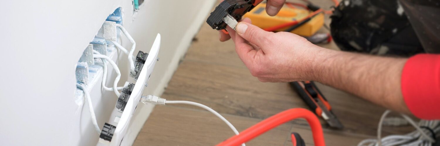 benefits of being an electrician