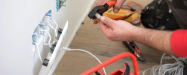 benefits of being an electrician