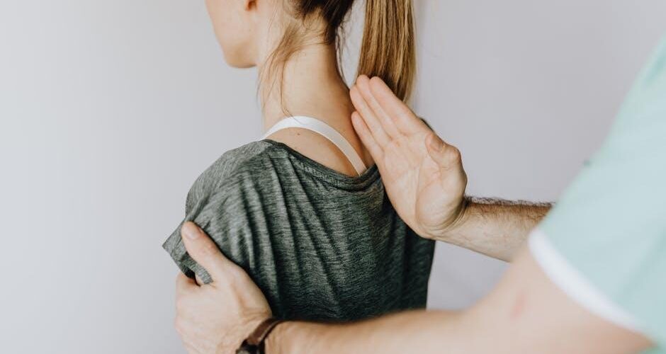 misaligned spine symptoms