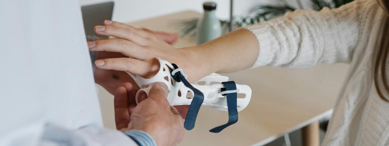 types of wrist braces